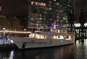 The Absolute Pleasure Yacht - Floating boat accommodation in London